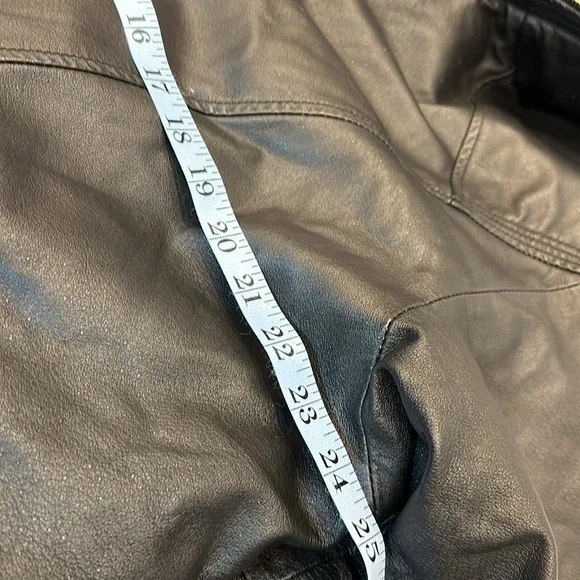 Wilson”s the leather experts black leather jacket with lining sz L (no belt) - Picture 5 of 17